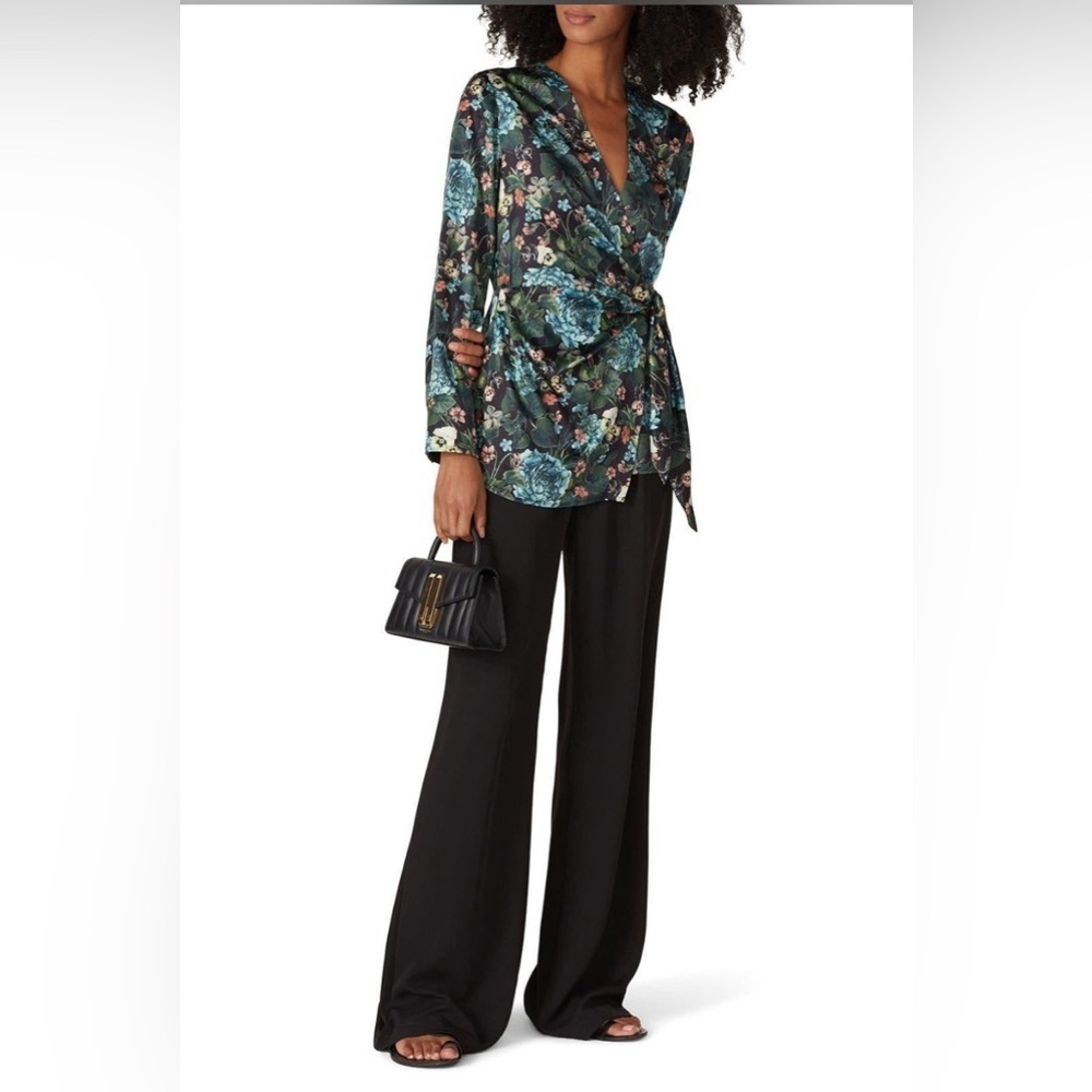 Badgley Mischka Navy Floral Wrap Top, Like New! Size SMALL!